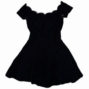 Vintage 80s Roberta Scallop Wide Neck Black Velvet Mini Cocktail Dress Size 3/4